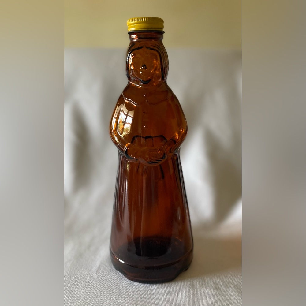 Vintage Mrs Butterworth Syrup Amber Glass Bottle with Yellow Metal Cap 1971